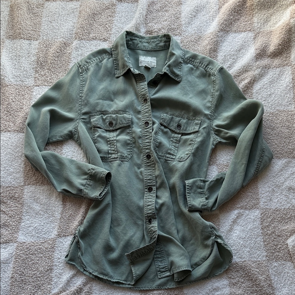 American Eagle Button-Up Shirt